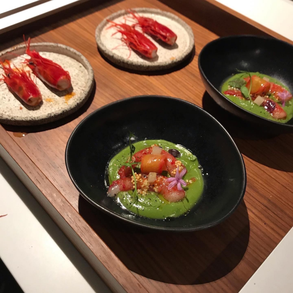 "Gazpacho verde con gambas carabineras, preparado por un chef privado en Barcelona."